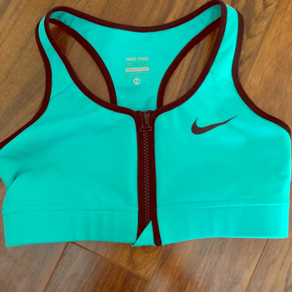 Nike pro sports bra